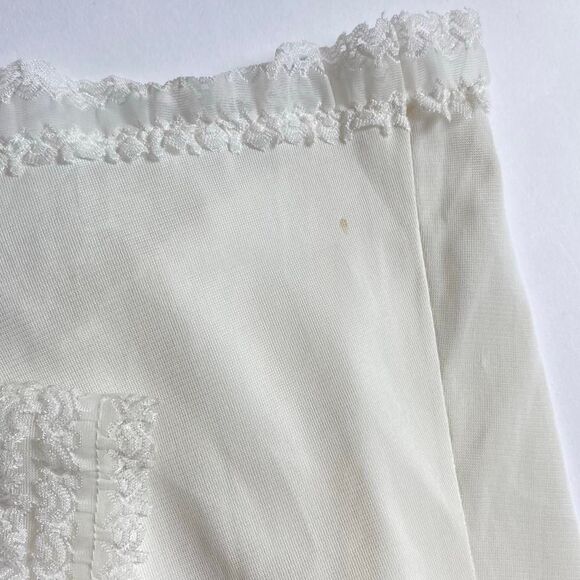 Vintage white slip w/ribbons & lace - Picture 4 of 7